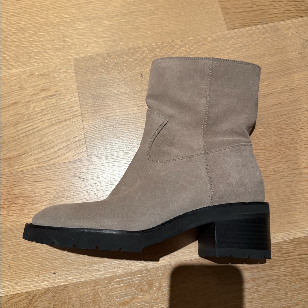 Stewart weitzman size 8-1/2 Elegant Tan Ankle Boots